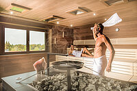 A couple in the eventsauna at the Sole Spa in the Hotel Winzer