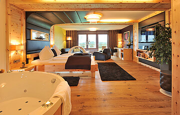 Suite Harmonie mit Whirlpool im Adults Only Hideaway Hotel Winzer