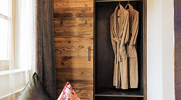 Wardrobe in the cosy suite with a whirlpool at the Hotel Winzer