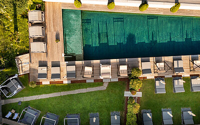 Naturpool im Außenbereich des Wellnesshotel Winzer