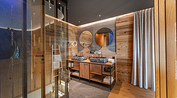 Elegantes Badezimmer der Private Spa Villa im Hotel Winzer