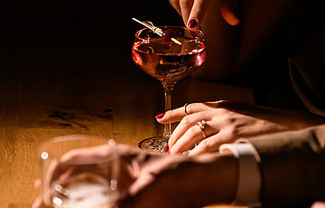 Cocktails an der New York Bar im Adults Only Hotel Winzer