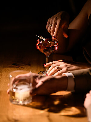Cocktails an der New York Bar im Adults Only Hotel Winzer