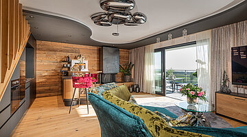 Stylischer Wohnbereich der Private Spa Villa im Hotel Winzer in Österreich
