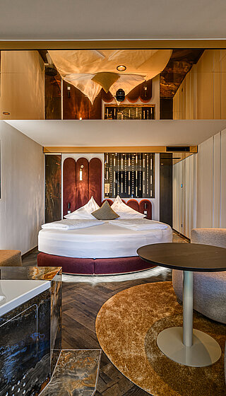 Juniorsuite Kuscheltraum mit Whirlpool Juniorsuite Kuscheltraum im Hotel Winzer mit Doppelbett, Whirlpool, gemütlichem Wohnbereich und modernem Interior für zwei