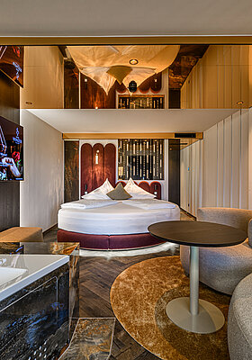 Juniorsuite Kuscheltraum mit Whirlpool Juniorsuite Kuscheltraum im Hotel Winzer mit Doppelbett, Whirlpool, gemütlichem Wohnbereich und modernem Interior für zwei