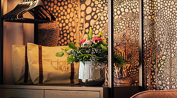 frischen Rosen im Doppelzimmer Spa im Kuschelhotel Winzer