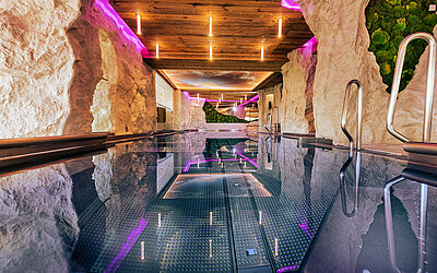 Hallenbad im Edelstein-Spa des Wellnesshotel Winzer in Oberösterreich