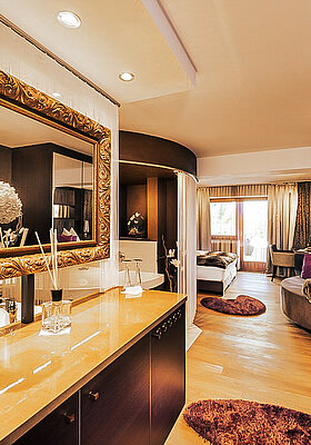 Doppelzimmer Glamourstyle mit Whirlpool im Kuschelhotel Winzer