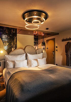 Gemütliches Bett im Doppelzimmer Spa Deluxe im Hotel Winzer