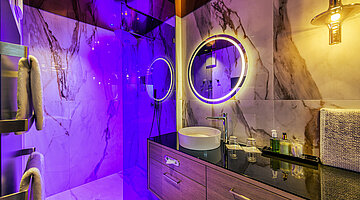 Edles Badezimmer des Spa Doppelzimmers im Hotel Winzer
