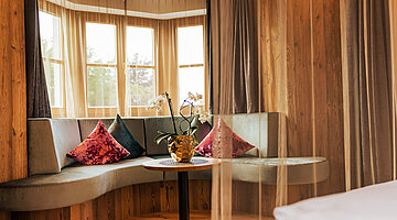 A cosy seating area in the Cosy Suite at Hotel Winzer
