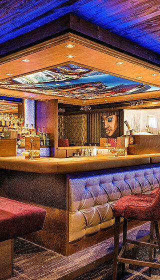 Stilvolle New York Bar im Adults Only Hotel Winzer
