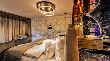 Gemütliches Bett im Doppelzimmer Spa Deluxe im Hotel Winzer