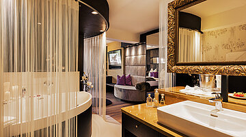 Badezimmer im Doppelzimmer Glamourstyle im Kuschelhotel Winzer