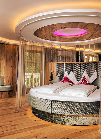 Cosy suite with a hot tub at the Adults Only Hideaway Hotel Winzer